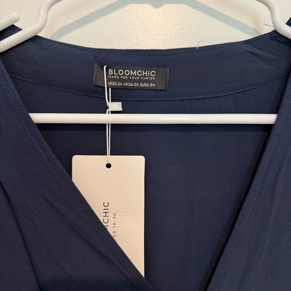 Bloomchic Navy V-Neck Draped Women's Top Size 22-24 - Picture 5 of 7
